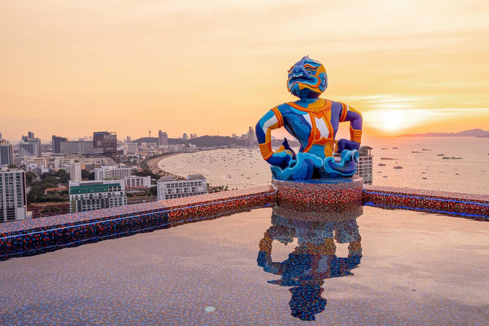 Siam@Siam Design Hotel Pattaya Exterior foto Statue of Vasco da Gama in the city of Cochin, India